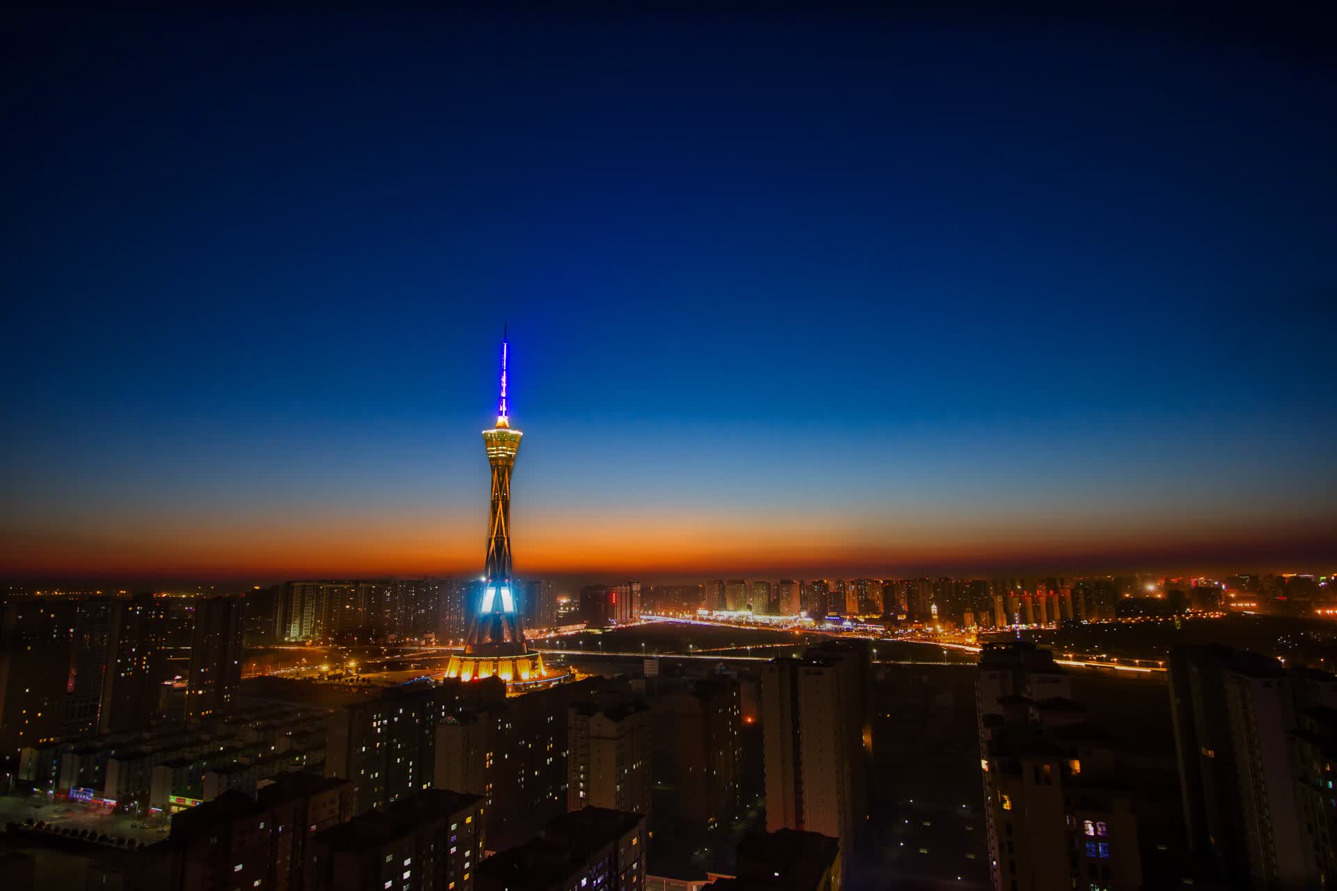 世界保龄球夜场家庭周活动：亲子票房火爆，保龄球选手世界排名